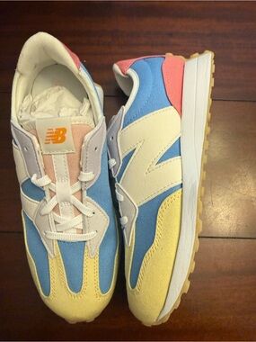 The selected region shows a pair of vibrant New Balance 327 Sz 5 NWOB